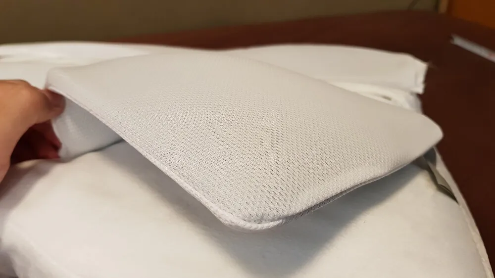 motton-pillow-height-adjustment-backside-2